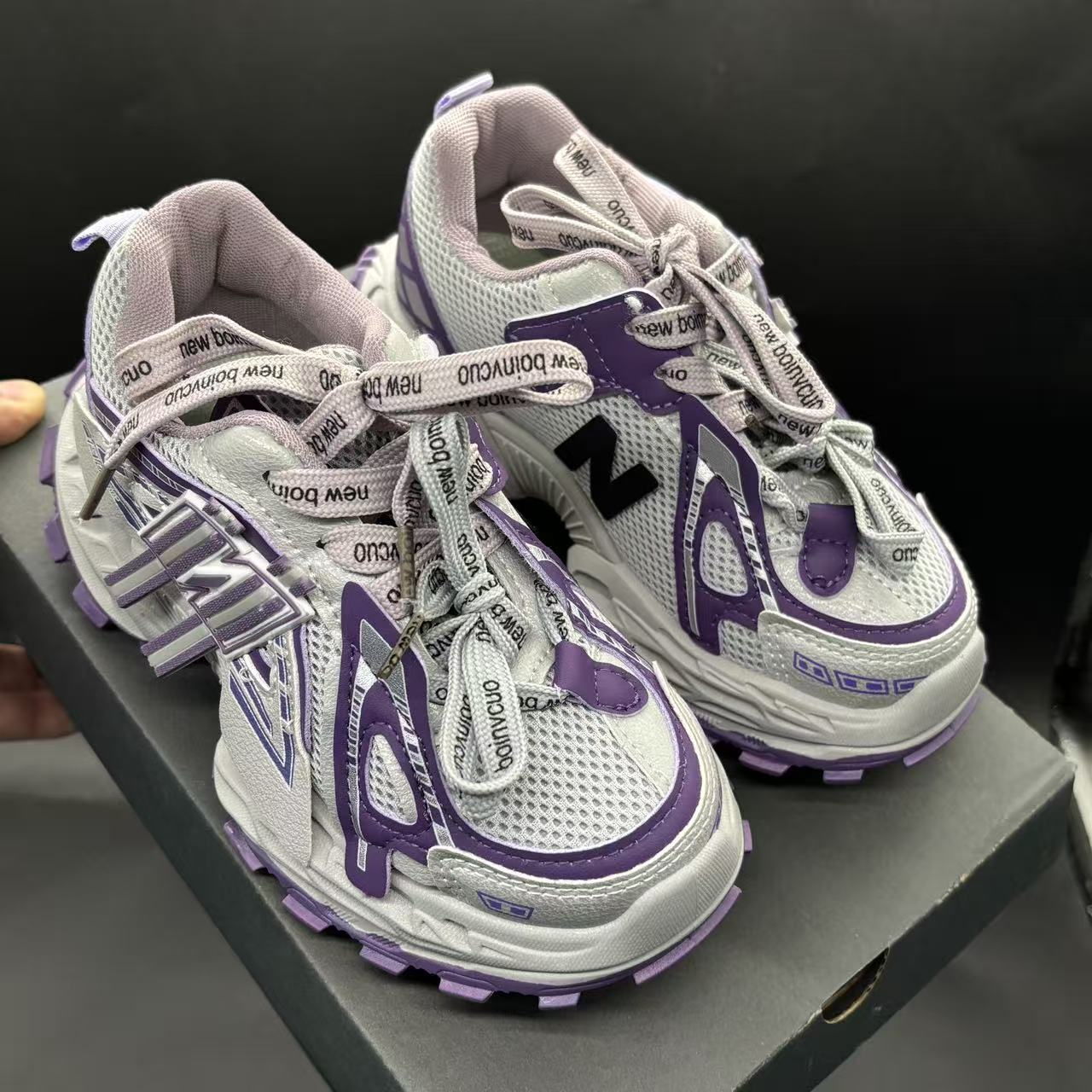 Children's shoes child